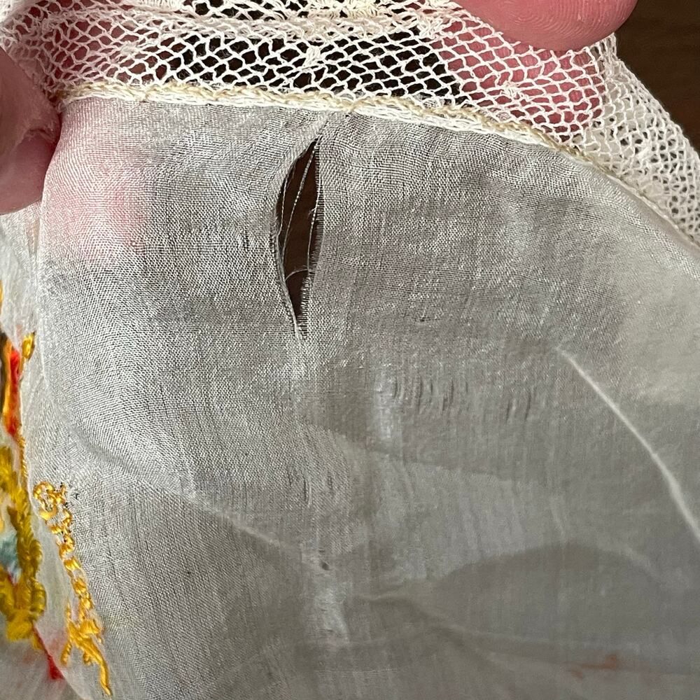 Vintage WWI Souvenir of France Handkerchief Embroider Silk? Lace Edge FLAWED - Picture 10 of 12